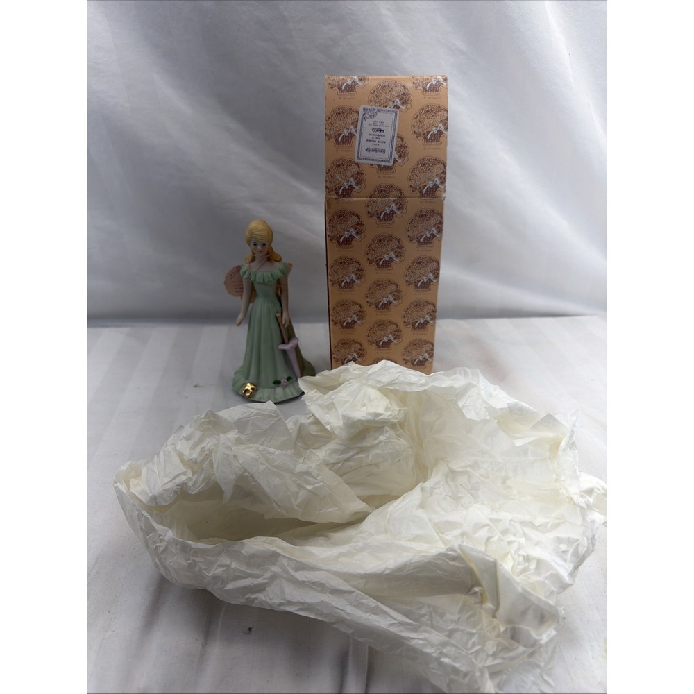 Enesco Growing Up Birthday Girls, Porcelain, Brunette, AGE 15